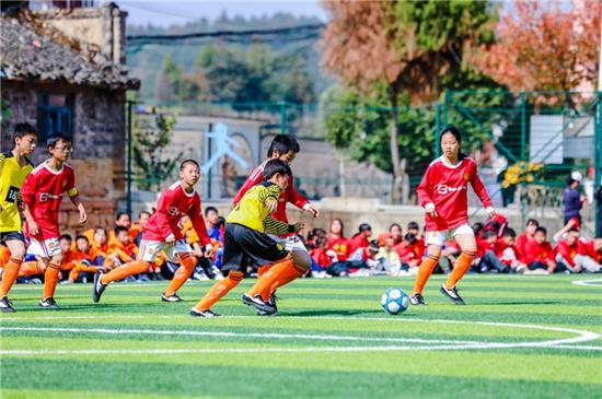 B体育- 克莱蒙足球俱乐部启动社区公益计划，惠及千名青少年  